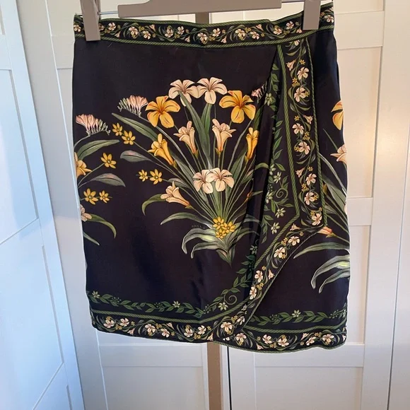 FARM Rio Floral Black Wrap Skirt - Picture 6 of 7